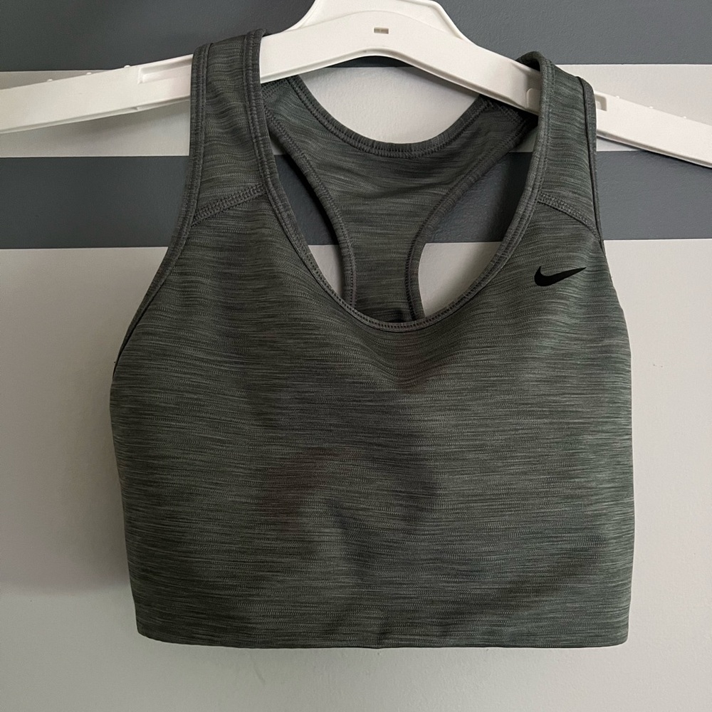 Nike Swoosh Medium Support